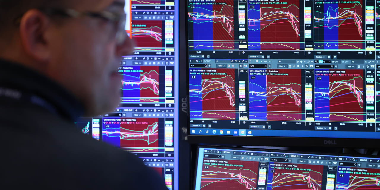 Stock Analysts Show Highest Optimism in Ten Years, Raising Sell Concerns